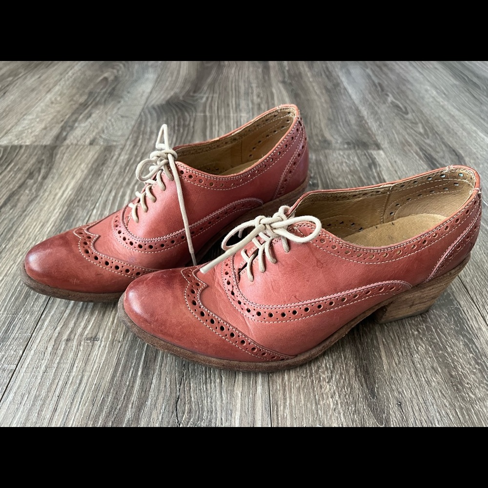 Eclectic leather FRYE Oxford women’s shoe